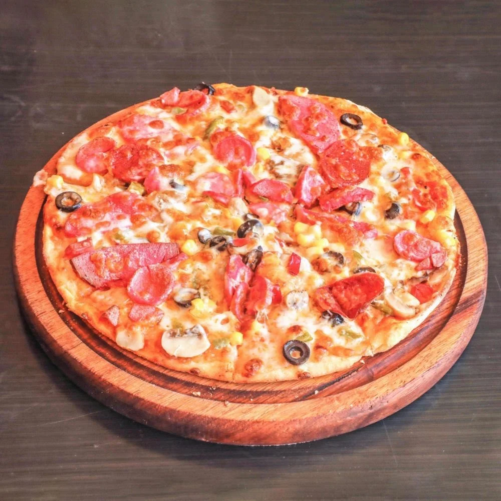 Taze malzemeli pizza